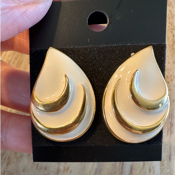 JS stamped vintage tear drop earrings - Picture 2 of 3